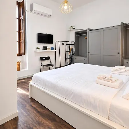 Appartamento Elegantis Castelfidardo - Your Chic Retreat In